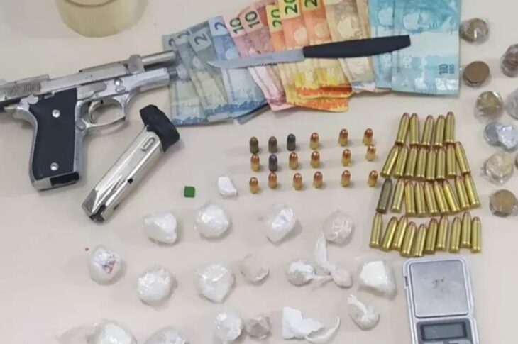 Material apreendido em Guanambi. Foto: PM.