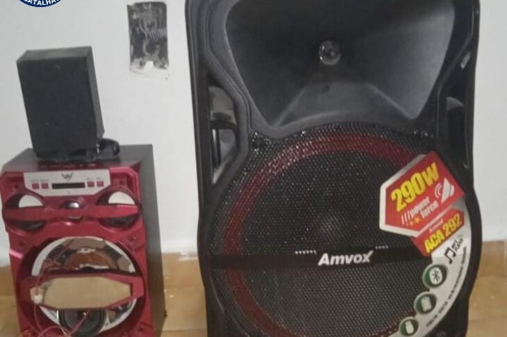 Caixas apreendidas: Foto: PM.