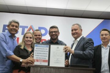 Prefeito Reinalldo Góes assina convênio para aquisição de mobília. Foto: ASCOM