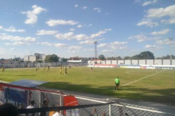 A partida começou com o Flamengo movimentando bastante, mas o Grapiúna segurou e não deixou o Beija-Flor do Sertão balança a rede.