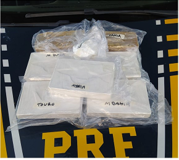 PRF apreende em Guanambi 8 kg de cocaína. Foto: reprodução PRF