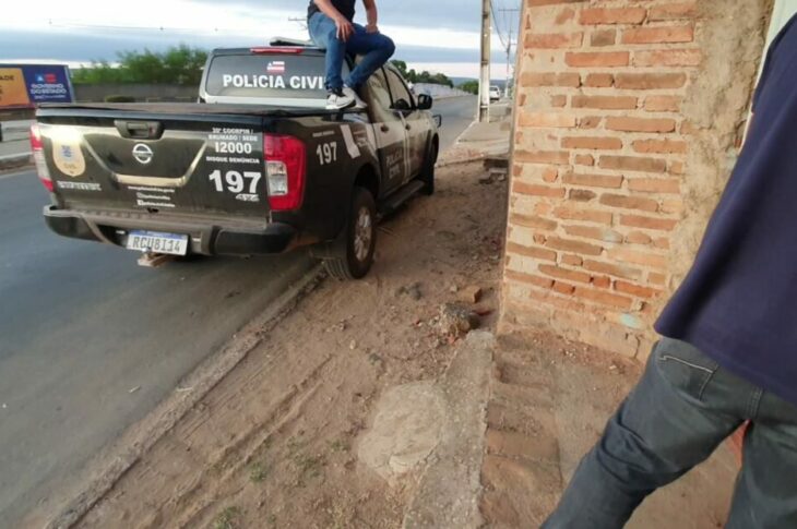 Polícia cumpre mandado de busca e apreensão contra suspeito de criar perfil “fake”. Foto: PC