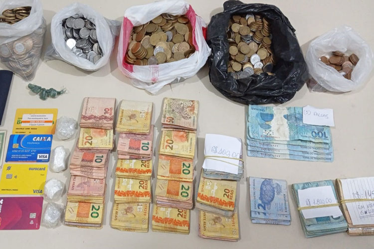 Polícia apreende cocaína e notas falsas em Guanambi. Foto: 17º BPM