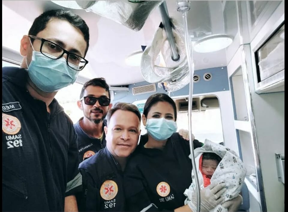 Bebê nasce dentro de ambulância do Samu. Foto: reprodução Nilvan Patez