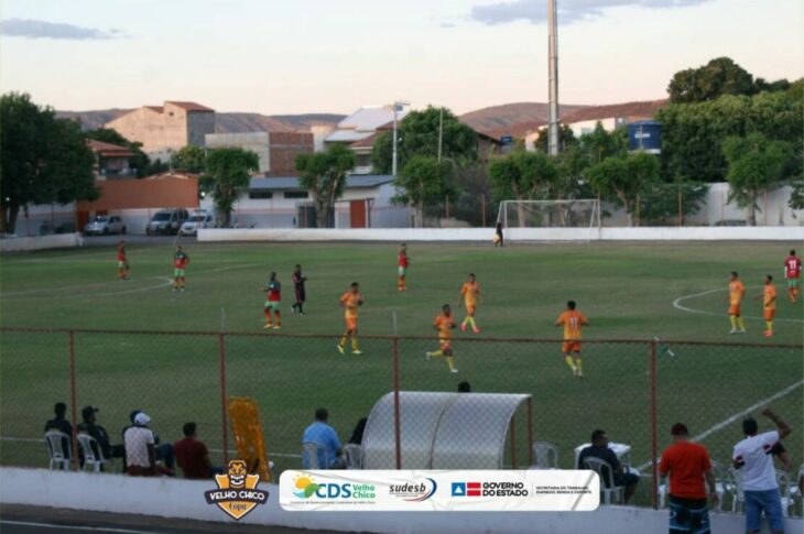Seleção de Carinhanha perde para Ibotirama. Foto: reprodução Almir Santos