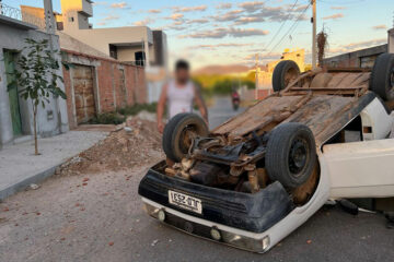 Idoso perde controle da direção e capota carro em Guanambi. Foto: reprodução Smtran