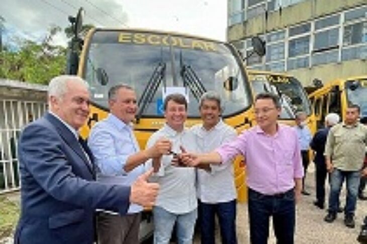 Prefeito de Cocos em Salvador. Foto: reprodução ASCOM