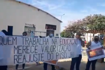 Professores cobram reajuste salarial