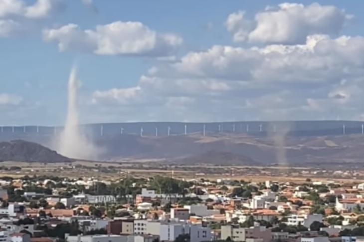 Redemoinhos gigantes em Guanambi. Foto: reprodução Agência Sertão