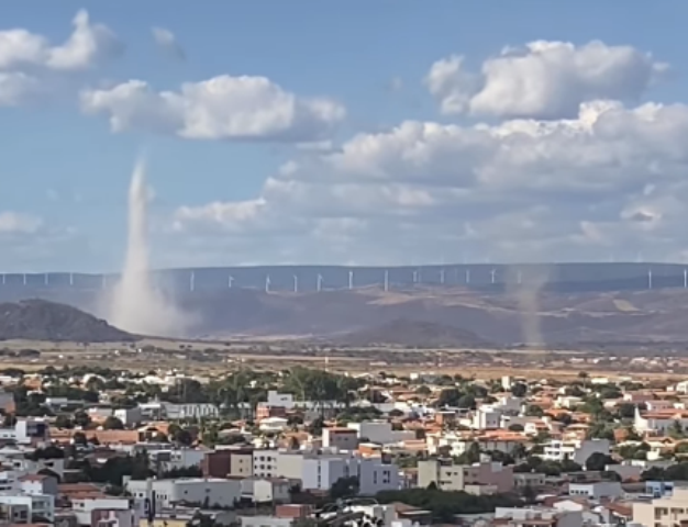 Redemoinhos gigantes em Guanambi. Foto: reprodução Agência Sertão