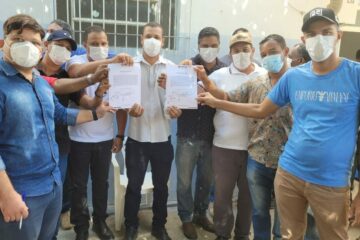 Prefeito Gimmy assinando ordem de serviço para reforma do Hospital São Geraldo