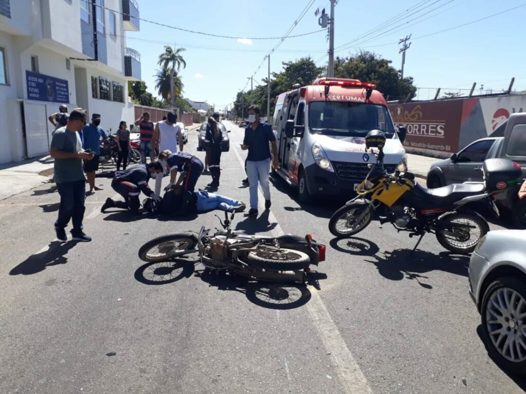 Socorrista da motolância do Samu sofre acidente. Foto: SMTran