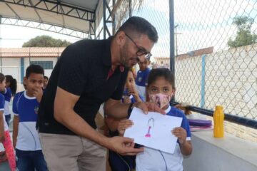 Reinalldo Góes visita escola de tempo integral. Foto: divulgação