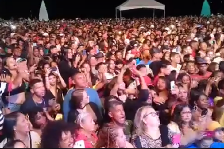 Praça do Cais lotada