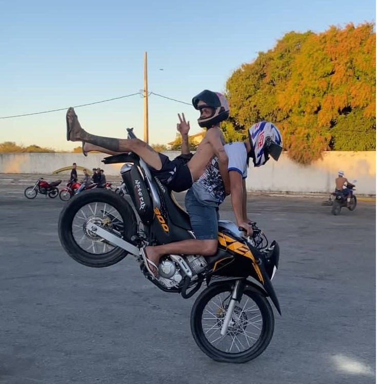 Fui em um grande evento de grau de moto 