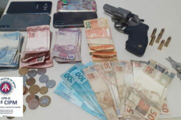 Suspeitos de assaltar estabelecimento comercial são presos. Foto: Polícia Militar