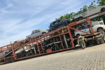 Duzentos e treze veículos apreendidos em Carinhanha são removidos para Guanambi