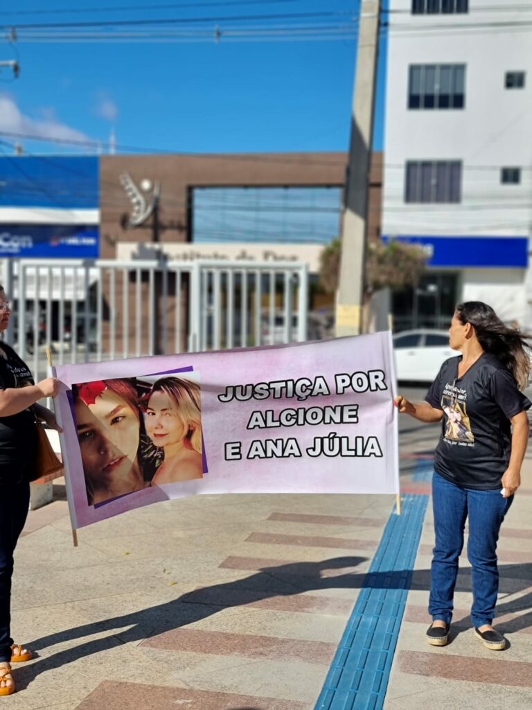 Protesto marca primeira audiência de instrução de acusado de homicídio. Foto: reprodução Fala Você Notícias