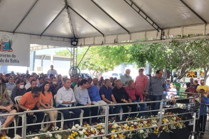 Vice-prefeito de Guanambi inauguração de obra junto com governador