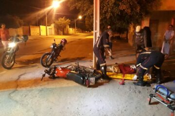 Motociclista colide violentamente contra poste. Foto: SMTran