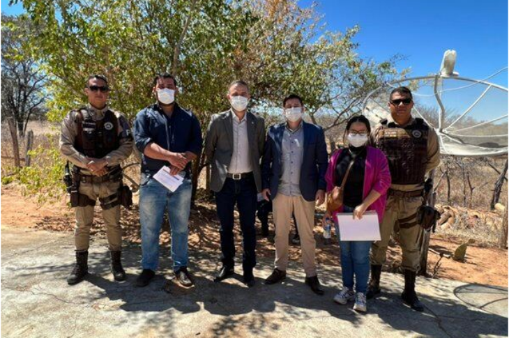 Juiz vai à casa de vítima cadeirante. Foto: divulgação