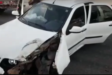 Motorista perde controle de direção e colide contra árvore. Foto: reprodução SMTRan