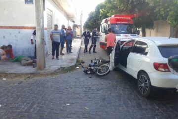 Colisão envolvendo carro e moto deixa uma pessoa ferida. Foto: SMTran