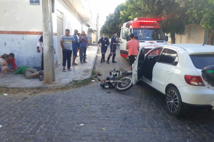 Colisão envolvendo carro e moto deixa uma pessoa ferida. Foto: SMTran