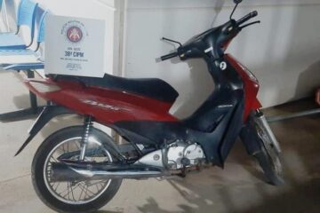 Moto furtada. Polícia Militar