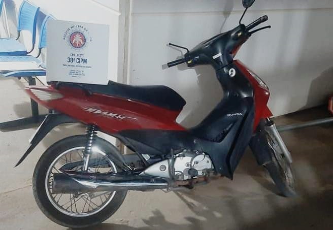 Moto furtada. Polícia Militar