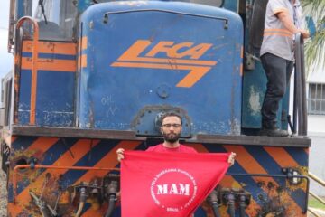 Linha férrea usada pela Bamin é bloqueada em Licínio de Almeida. Foto: divulgação