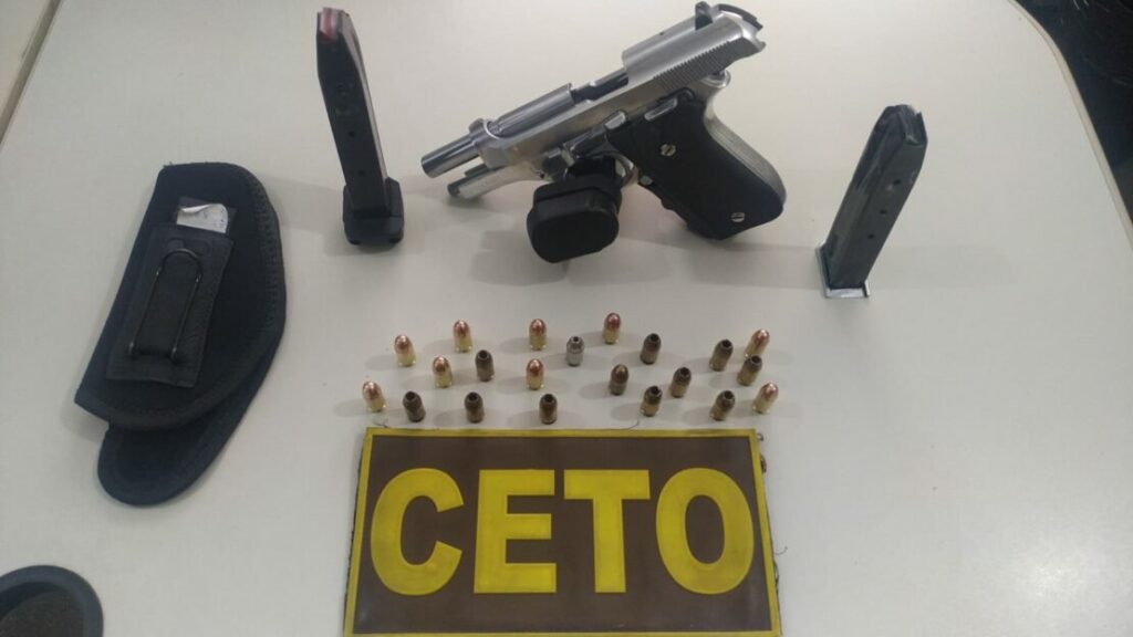 Pistola apreendida. Foto: Polícia Militar