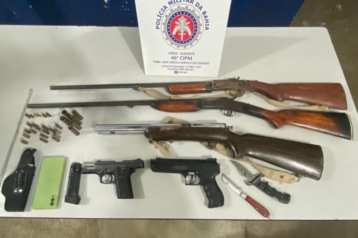 Armas de foto: Polícia Militar