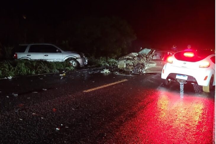 Colisão envolvendo três carros. Foto: Polícia Militar