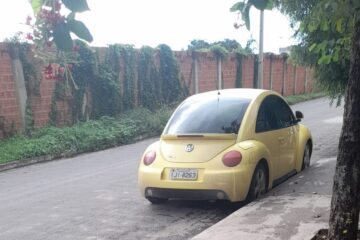 Carro abandonado no Paraíso. Foto: Smtran.