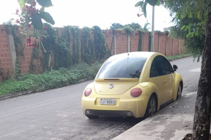 Carro abandonado no Paraíso. Foto: Smtran.