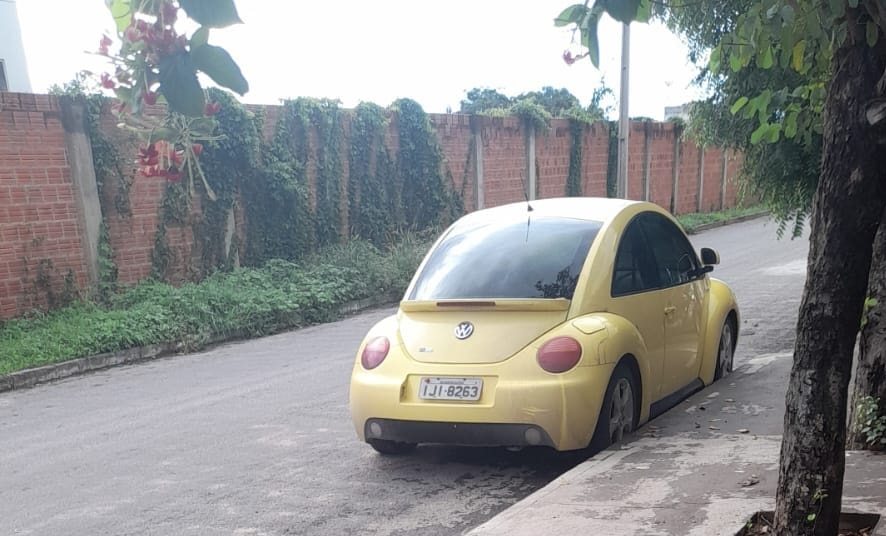 Carro abandonado no Paraíso. Foto: Smtran.