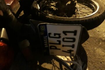 Moto envolvida em acidente. Foto: Reprodução SMTran