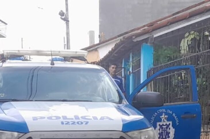 Viatura da Polícia Civil.