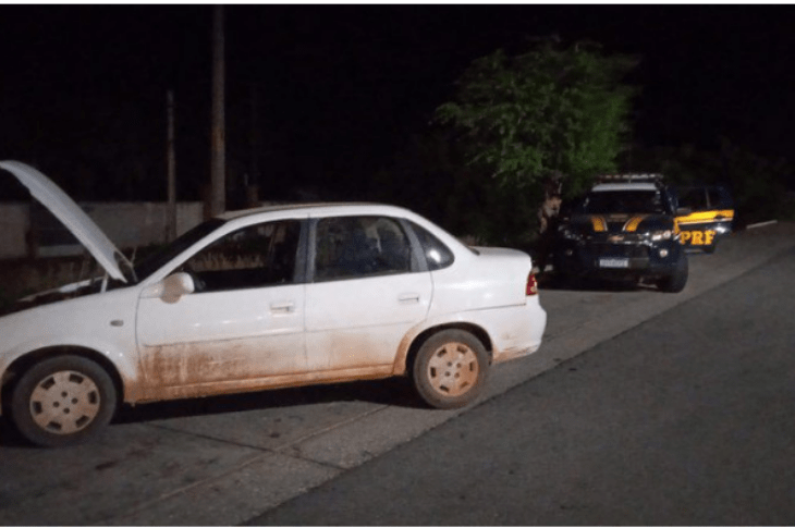 Táxi roubado em Bom Jesus da Lapa. Foto: PRF
