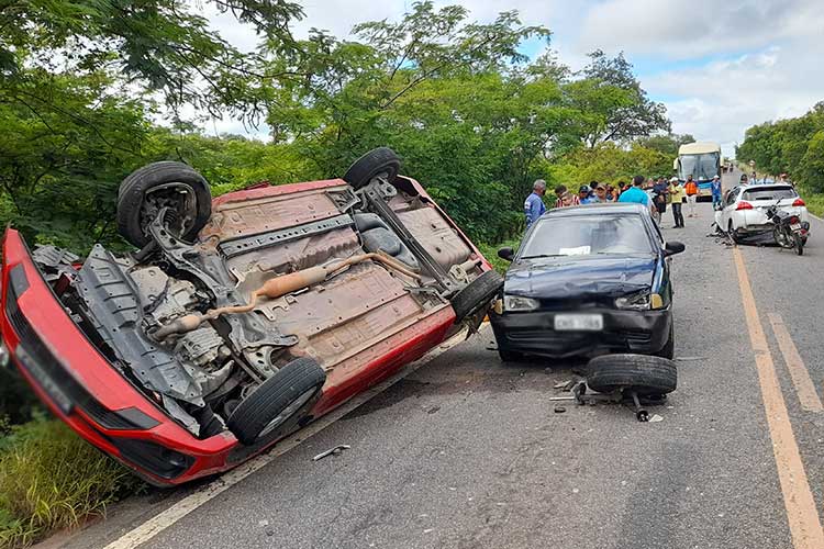 #Bahia: Acidente envolvendo cinco carros interdita parcialmente  BR-030 em Brumado