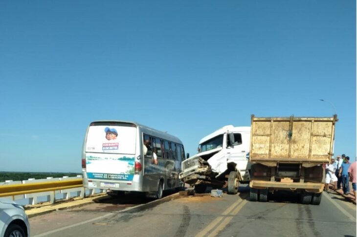 Acidente envolvendo os veículos. Foto: Reprodução rede social