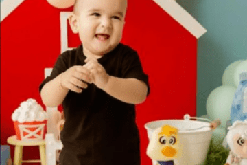 O menino estava atrás do carro do pai. Foto: Redes sociais