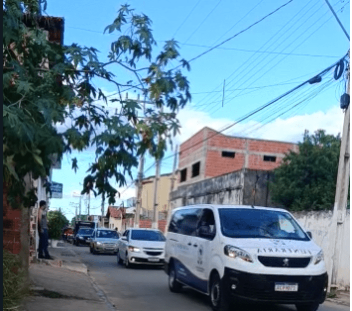 Corpo de Erick percorrendo ruas de Malhada. Foto: Reprodução rede Social.