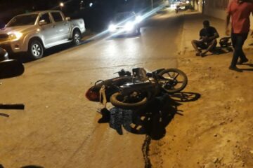 Colisão entre moto e carro. Foto: Reprodução Smtran