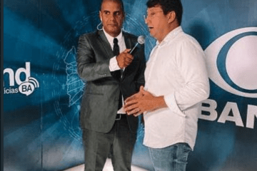 Prefeito de Cocos sendo entrevistado