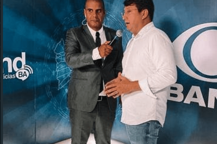 Prefeito de Cocos sendo entrevistado