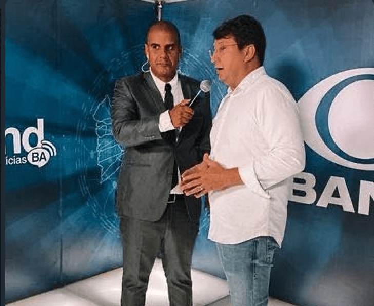 Prefeito de Cocos sendo entrevistado