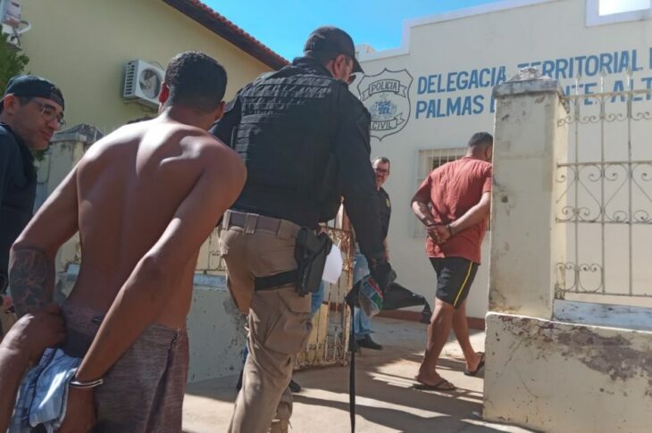 Presos sendo apresentados na Delegacia de Palmas de Monte Alto. Foto: Polícia Civil