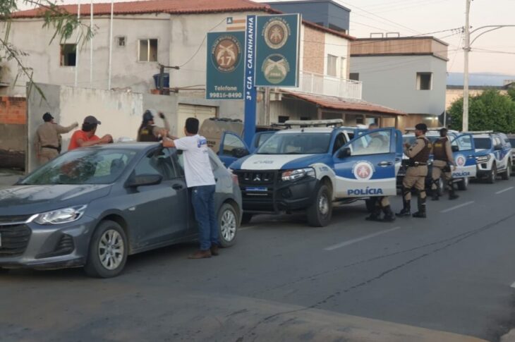 Viaturas seguindo para cumprir reintegração de posse. Foto: Divulgação